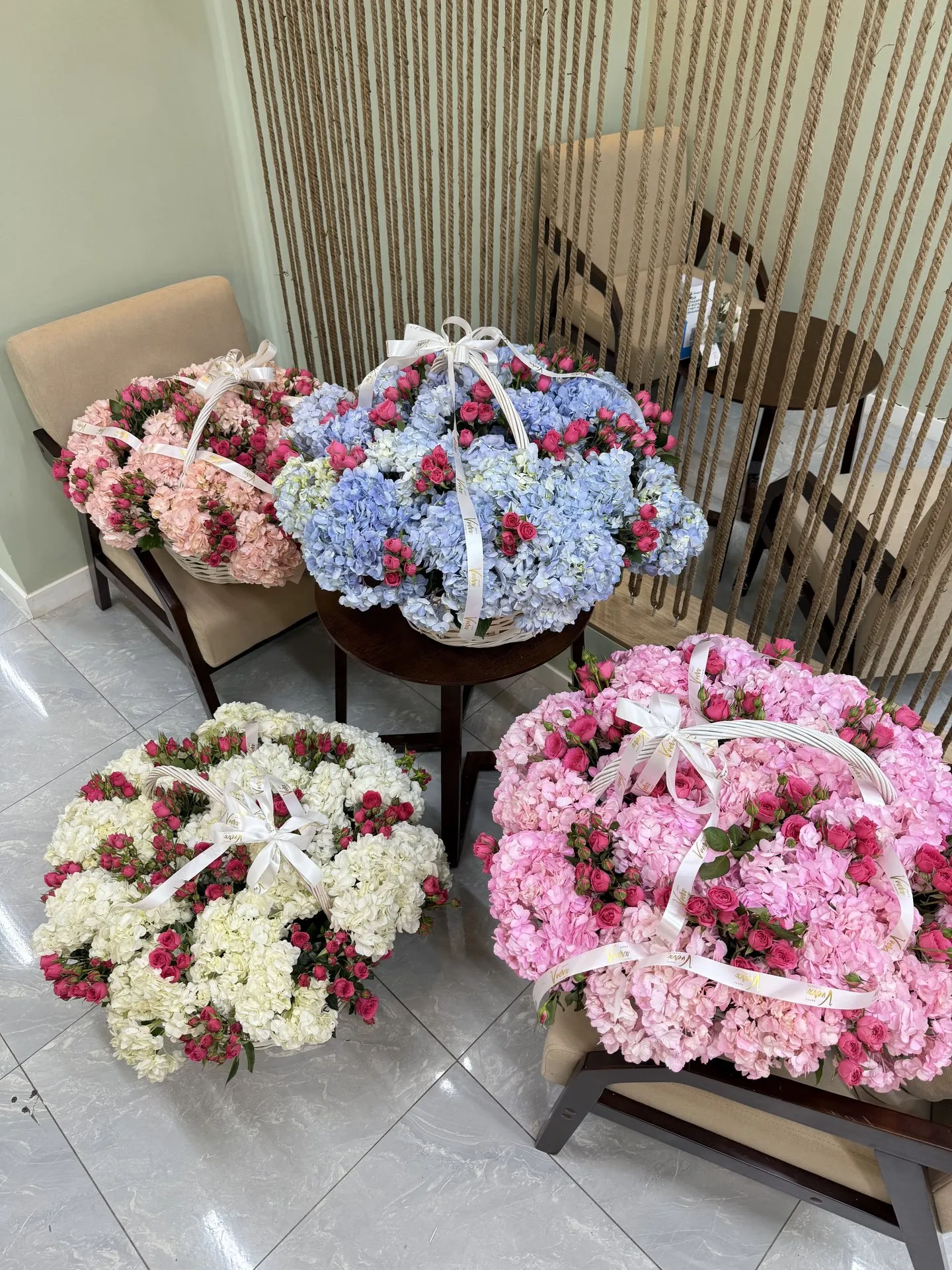 Букет Vverx Flowers — круглосуточная доставка