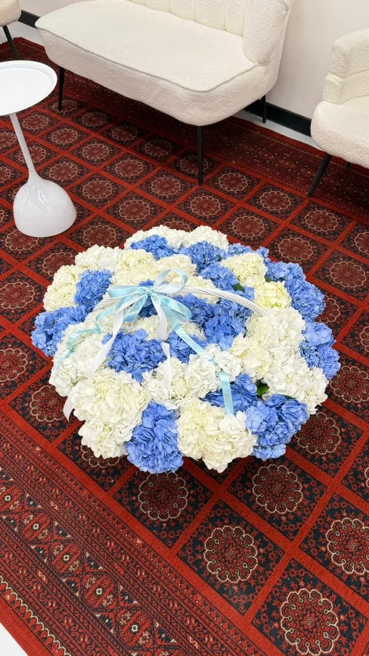 Авторский букет от флористов Vverx Flowers