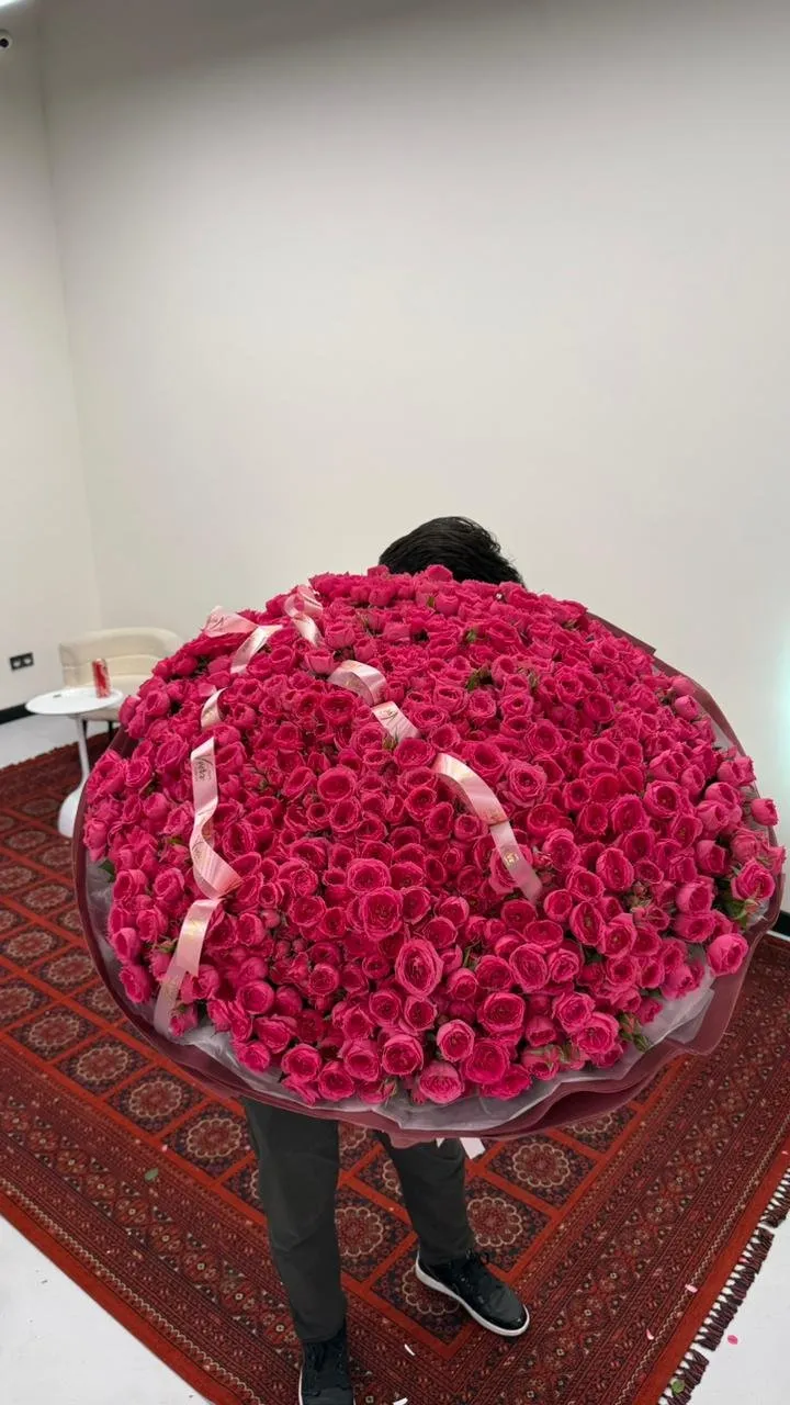 Композиция из сезонных цветов Vverx Flowers