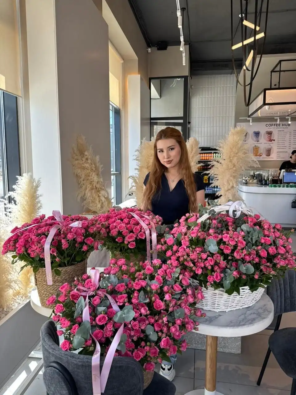 Композиция из сезонных цветов Vverx Flowers