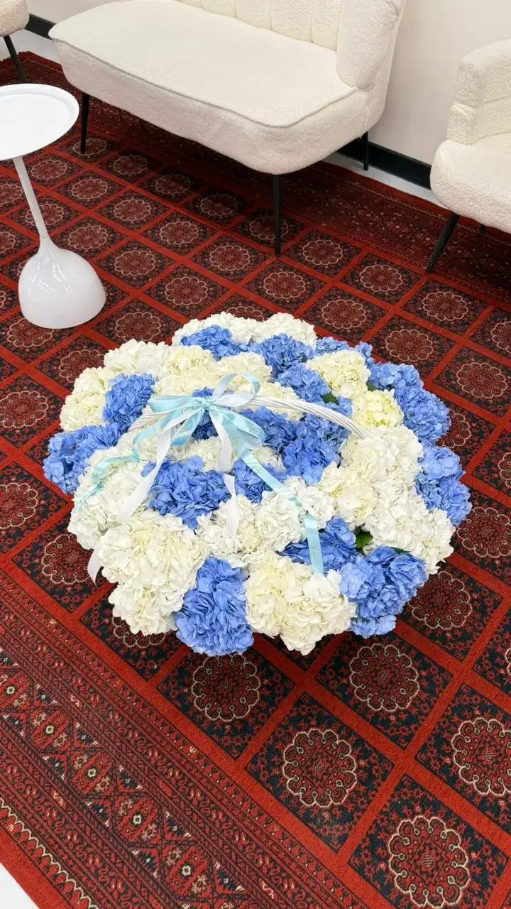 Свежий букет с доставкой Vverx Flowers по Казахстану