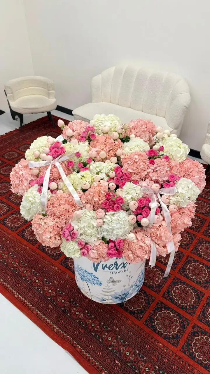 Цветочная работа Vverx Flowers — доставка по Казахстану