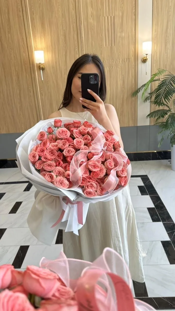 Свежий букет с доставкой Vverx Flowers по Казахстану