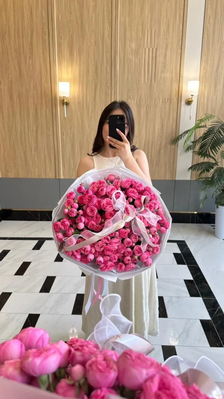 Авторский букет от флористов Vverx Flowers