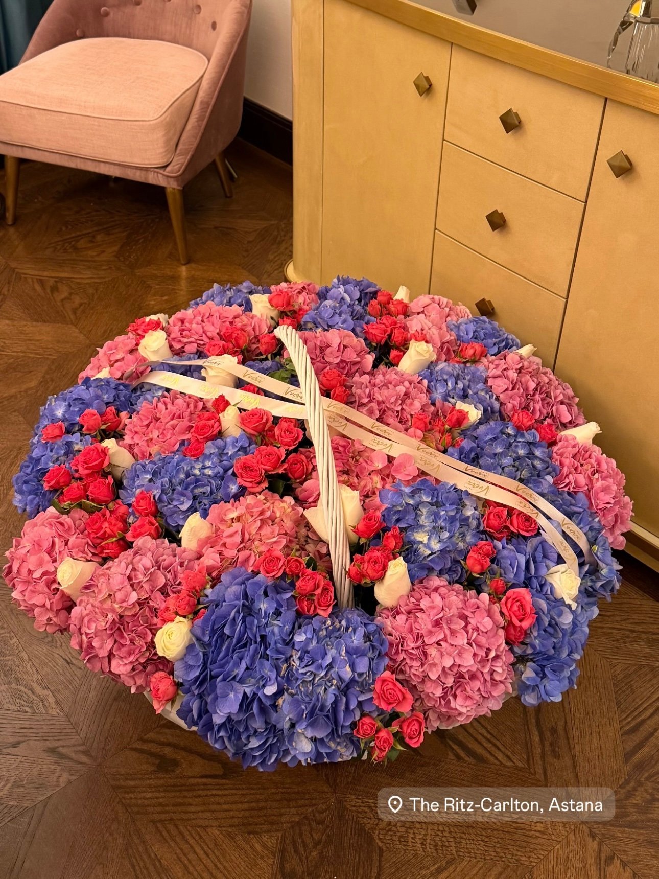 Корпоративные букеты: цветы для офиса, сотрудников и партнёров